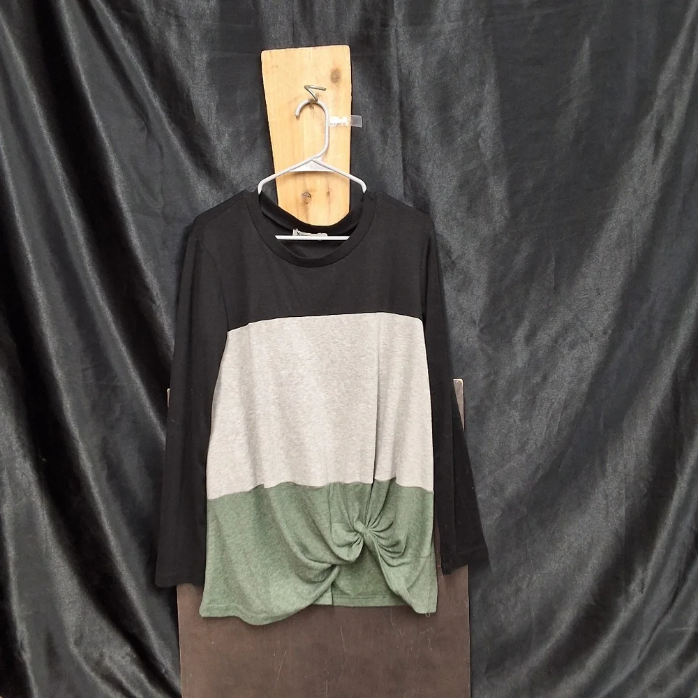Yidarton Black Top with Multicolor Accents size womens L (Oversized) - Picture 4 of 14